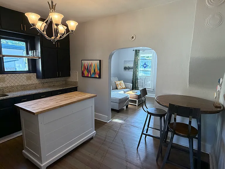 227 N Institute St — Photo 10