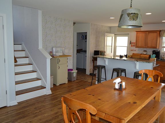 3rd image of 117 Lofty Cir
