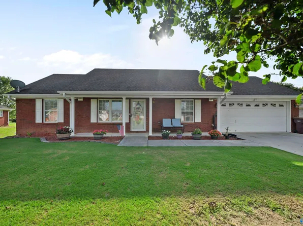 18425 Foxford Ln, Athens, AL 35613