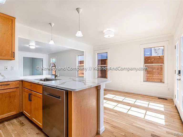 109 Cantril St — Photo 7