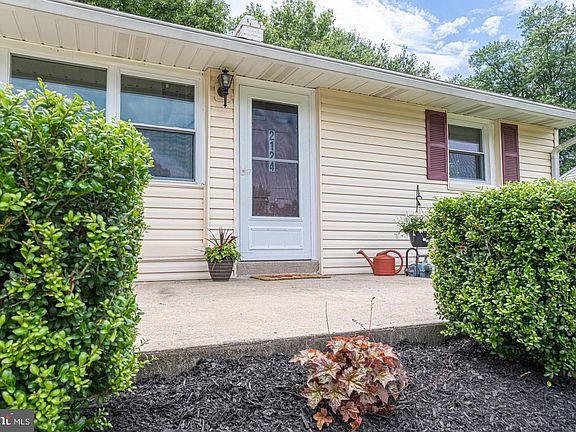 2nd image of 2124 Crawford Dr