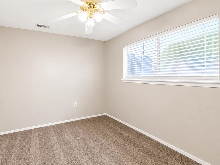 11906 Las Vegas St — Photo 14