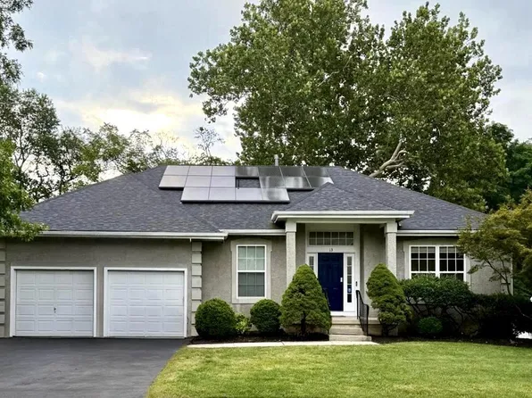 13 Sunflower Cir, Burlington, NJ 08016