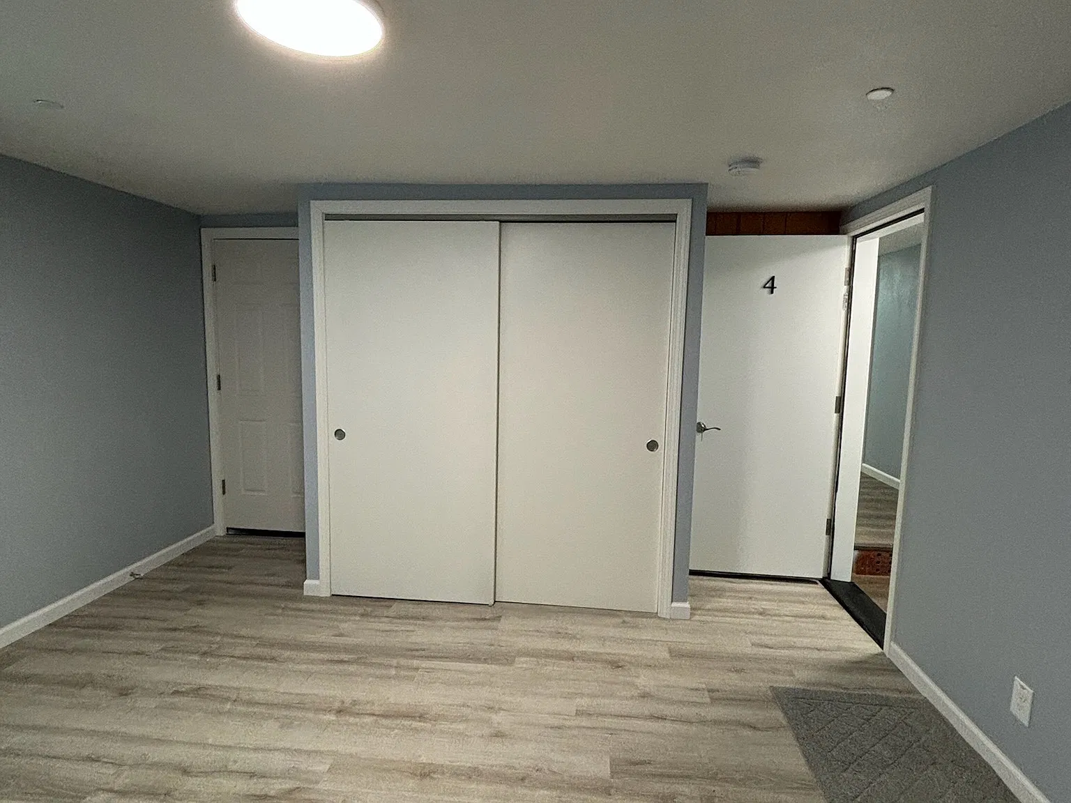 12 bed, 3596 sqft, $925 — Photo 2