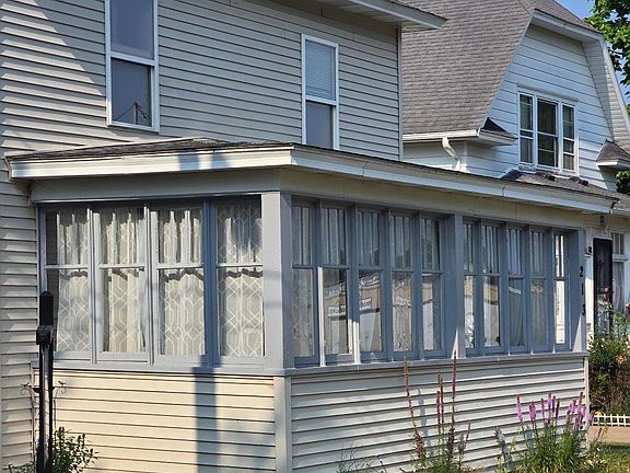 2nd image of 213 W Monowau St