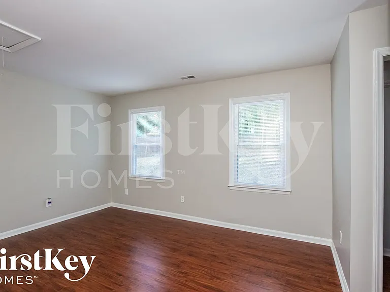 908 Foxborough Rd — Photo 9