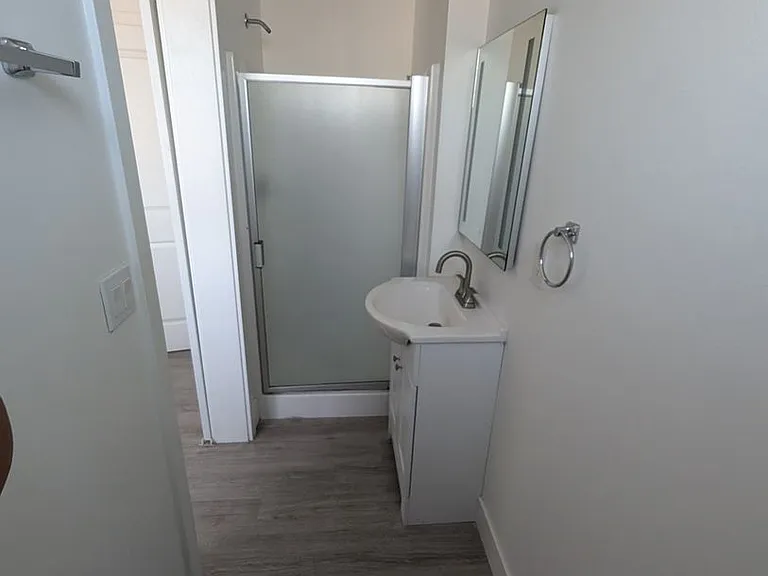1571 W 37th Pl — Photo 9