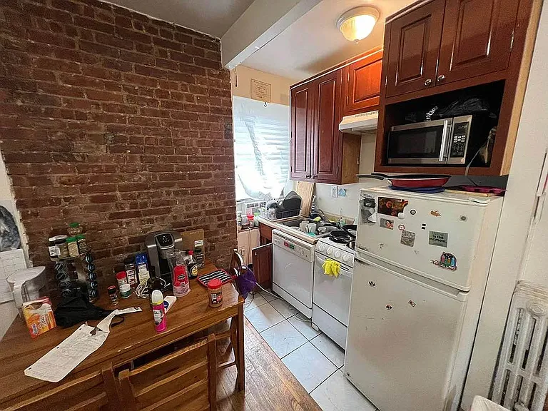 540 E 5th St #18 — Photo 31