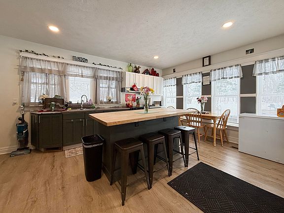 5th image of 64374 Mullen Rd