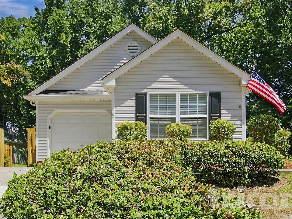 562 Chisolm Way