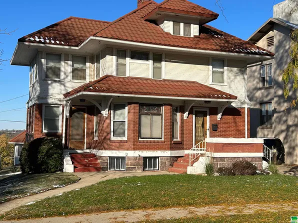 1701 Summit St, Sioux City, IA 51105