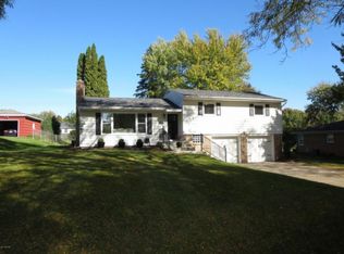 2165 Apple Ave NW, Grand Rapids, MI 49504