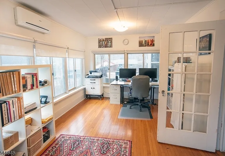 110 Montclair Ave — Photo 21