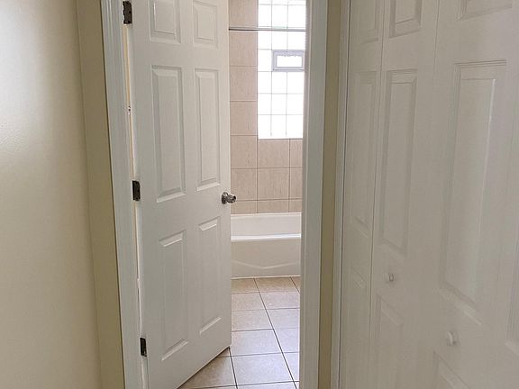 5th image of 5118 W Sunnyside Ave