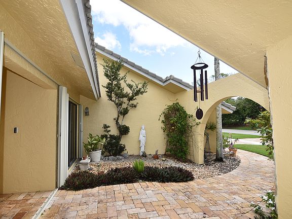 4th image of 2599 Lakes Drive
