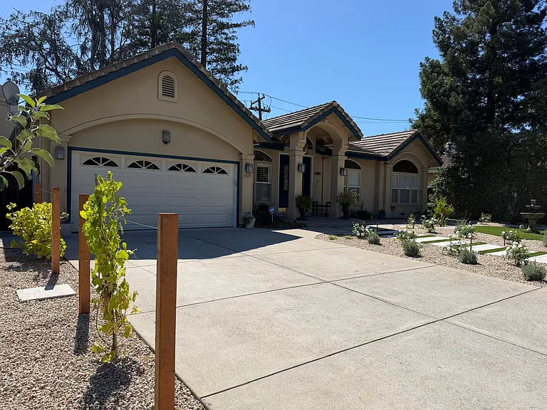 13526 Myren Dr — Photo 2