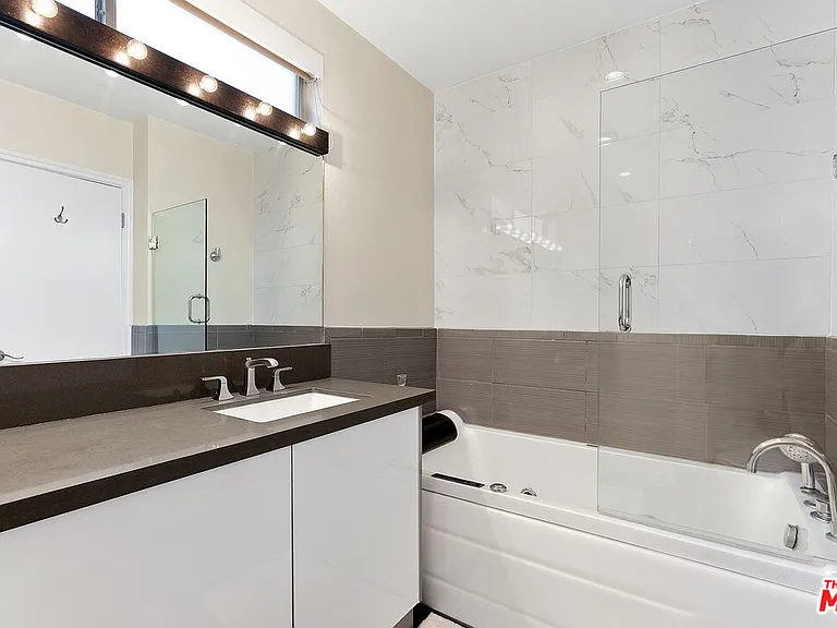 419 N Oakhurst Dr #203 — Photo 22