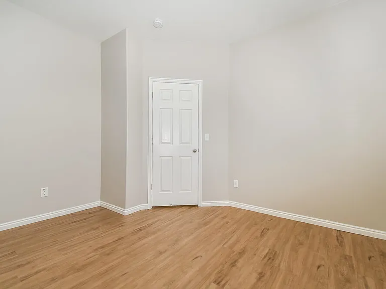 1040 York Dr — Photo 15