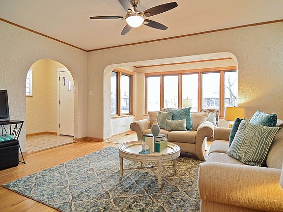 Foyer/Living Room