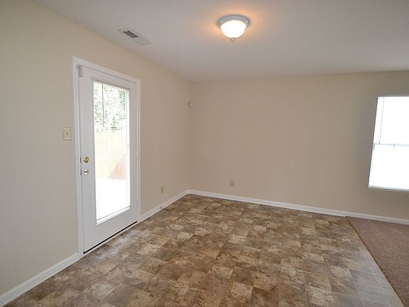 3rd image of 3043 Meadow Knoll Dr