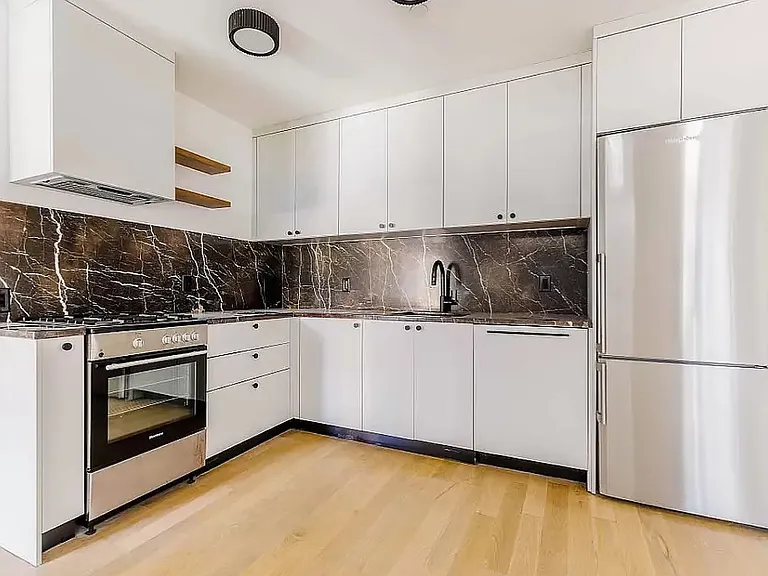 260 Gold St #1309 — Photo 2
