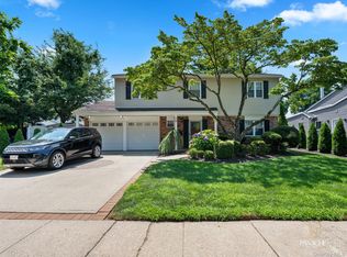 18 Shubert Ln, Bethpage, NY 11714