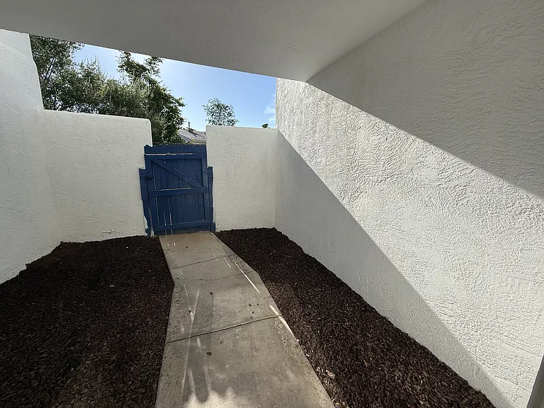 Morris Townhomes — Photo 34
