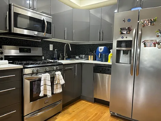 Rented by Alexiou Realty | media 1