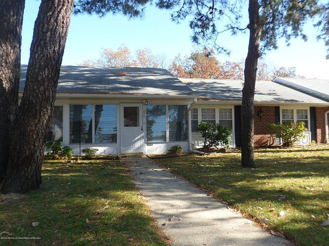 1st image of 801B Balmoral Ct #1002