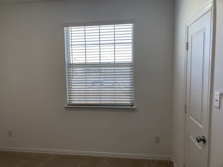 1128 Flameleaf Dr — Photo 7
