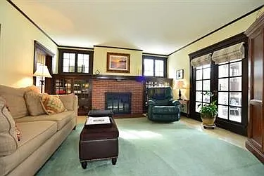 18 Elmwood St photo 1