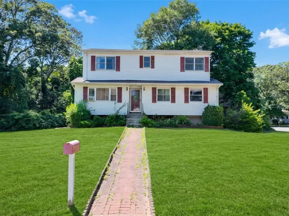 2 Custom Lane, Port Jefferson, NY 11776