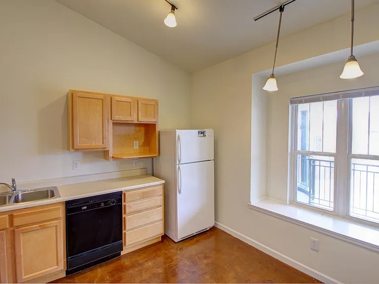 Scholar's Quad Collegiate Apartments — Photo 25