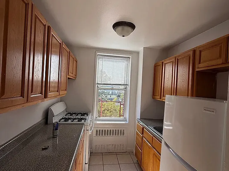 41 Hamilton Ave #4B — Photo 3