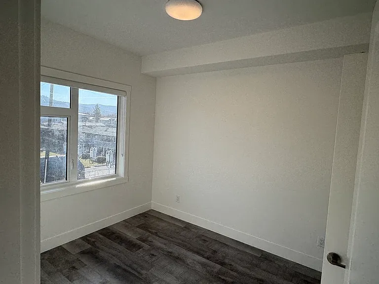 320 Mills Rd #5 — Photo 4