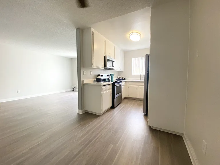 Chateau Woodley Hart Apartments — Photo 24