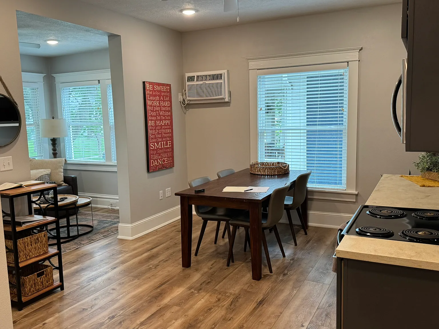 2 bed, 1100 sqft, $1,525 — Photo 4