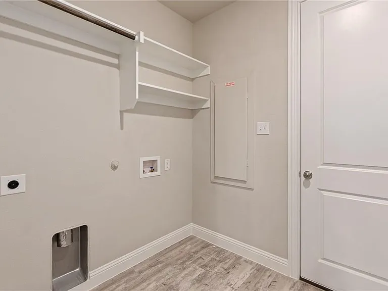 2900 Galveston St — Photo 3