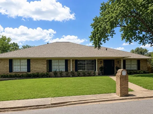 1201 Briarwood Trl, Henderson, TX 75654