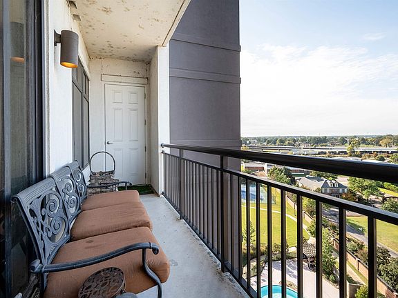 2nd image of 717 Riverside Dr #903
