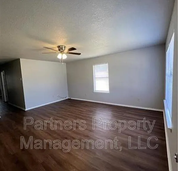 5702 Sara St #A — Photo 2
