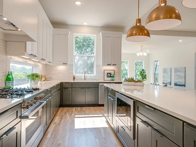 303 Riverside Dr #B — Photo 17