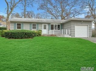 5 Seusing Blvd, Ronkonkoma, NY 11779