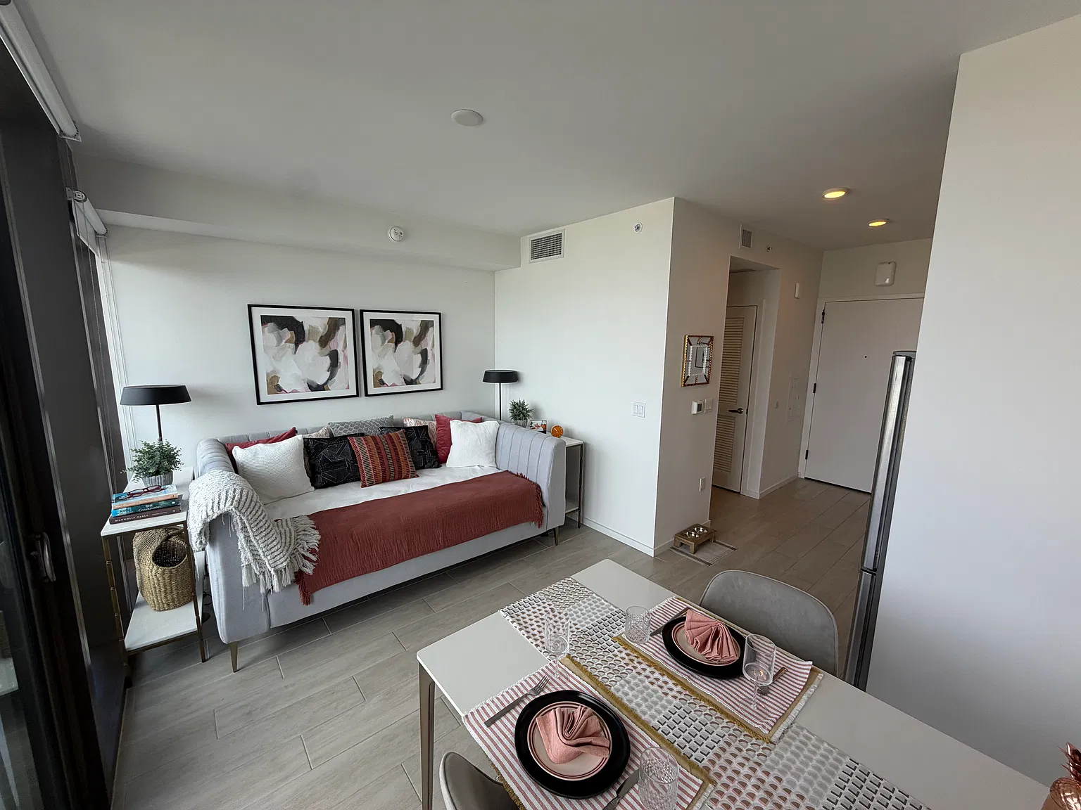 Studio, 590 sqft, $2,400 — Photo 3