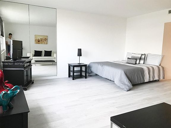 4th image of 100 Lincoln Rd #1024