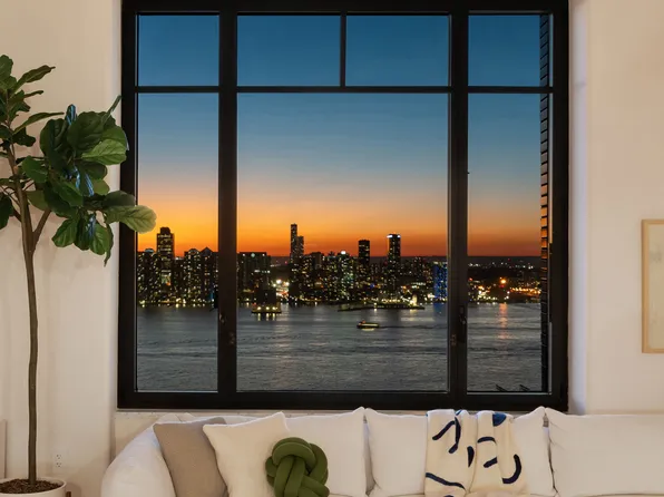 110 Charlton Street image 1 of 10