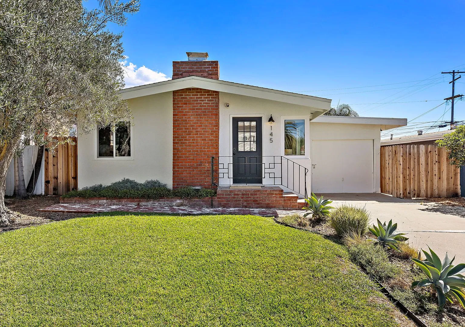 145 W Avenida Alessandro — Photo 1