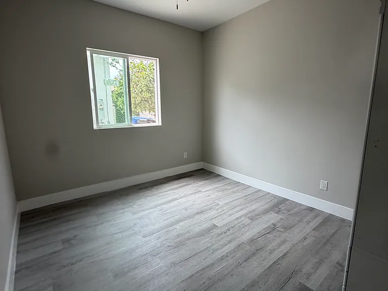153 E 47th St #153 — Photo 10
