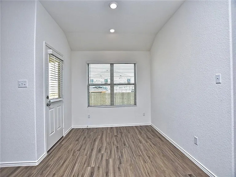 21413 Wilmiller Ln — Photo 8