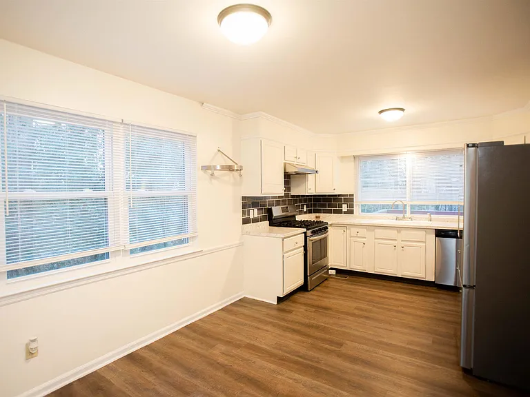 1506 Alberta Dr — Photo 9